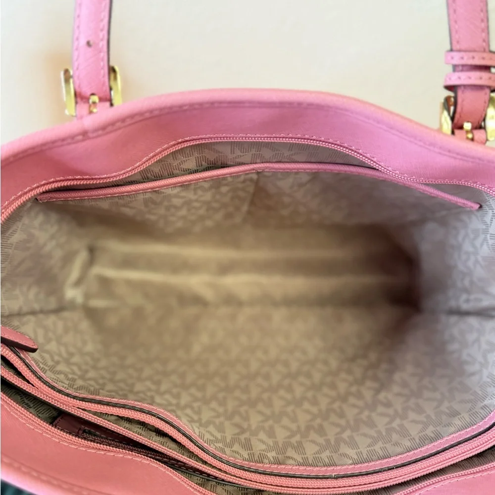 BARELY USED…… MICHAEL KORS JET SET PINK MEDIUM TOTE w/MATCHINGVWALLET - Picture 10 of 12